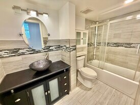 8301 Sands Point Blvd, Unit 202S in Tamarac, FL - Building Photo