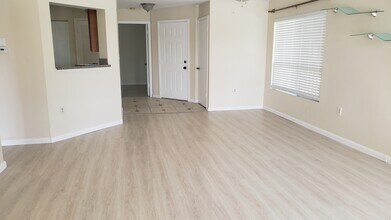 2321 NW 33rd St, Unit Corner unit in Oakland Park, FL - Building Photo - Building Photo