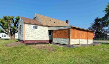 1502 N Beaver St in New Castle, PA - Foto de edificio - Building Photo