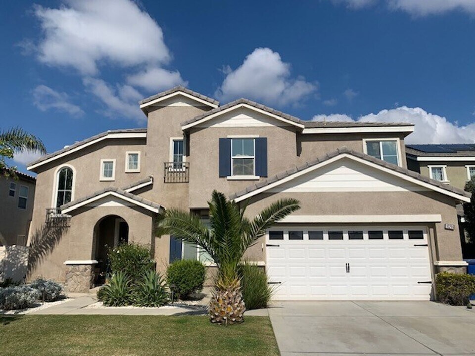 10208 Grizzly St in Bakersfield, CA - Building Photo