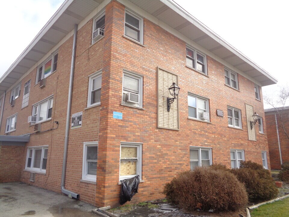 10805 S Lloyd Dr in Worth, IL - Foto de edificio