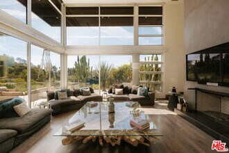 2651 Nichols Canyon Rd in Los Angeles, CA - Building Photo - Building Photo