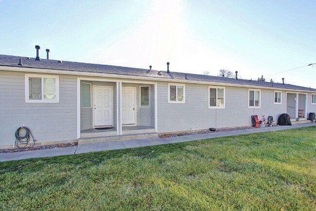 property at 527 N Moffatt Ave