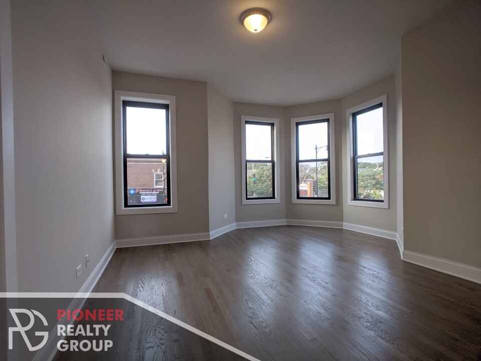 3401 W Fullerton Ave, Unit 2 in Chicago, IL - Building Photo