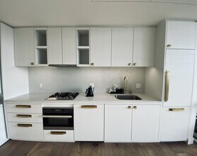 70 Rainey St, Unit 1307 in Austin, TX - Building Photo - Building Photo