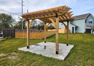 8111 Esther Acres Ln in Houston, TX - Building Photo - Building Photo