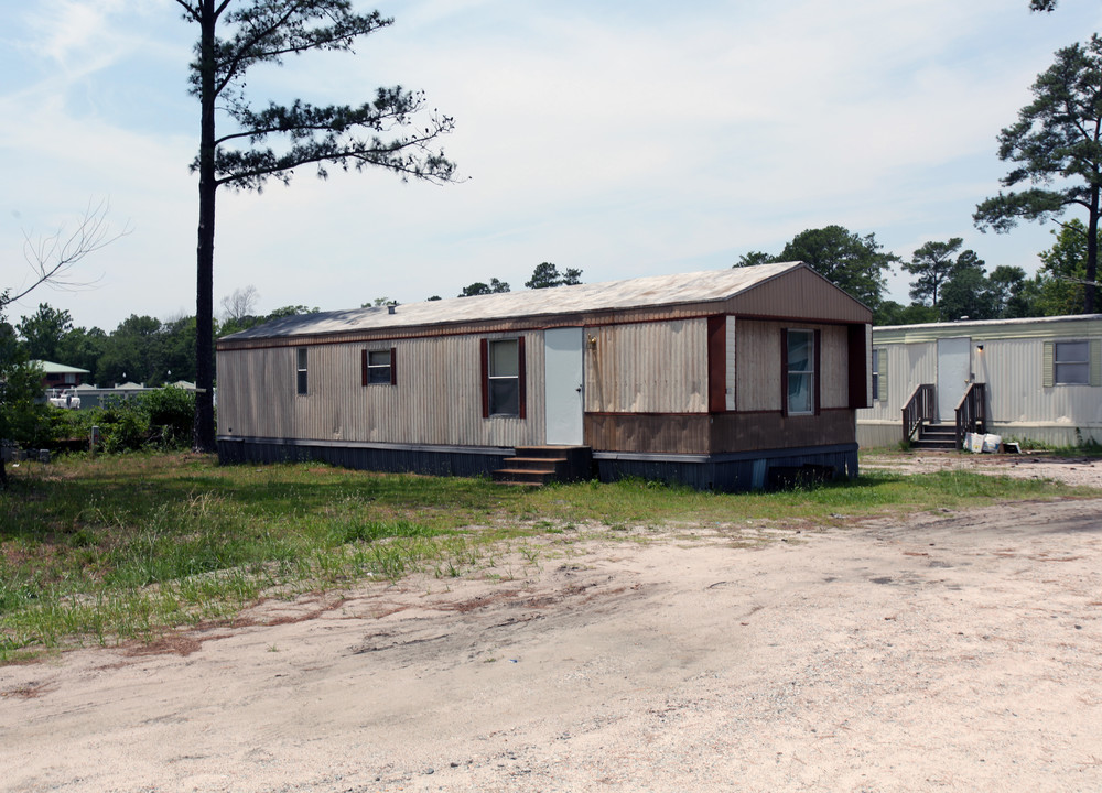 Pine View Mobile Home Park in Leland, NC - Building Photo