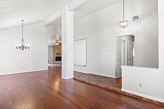 8118 Vista Del Sol Dr in Houston, TX - Building Photo - Building Photo