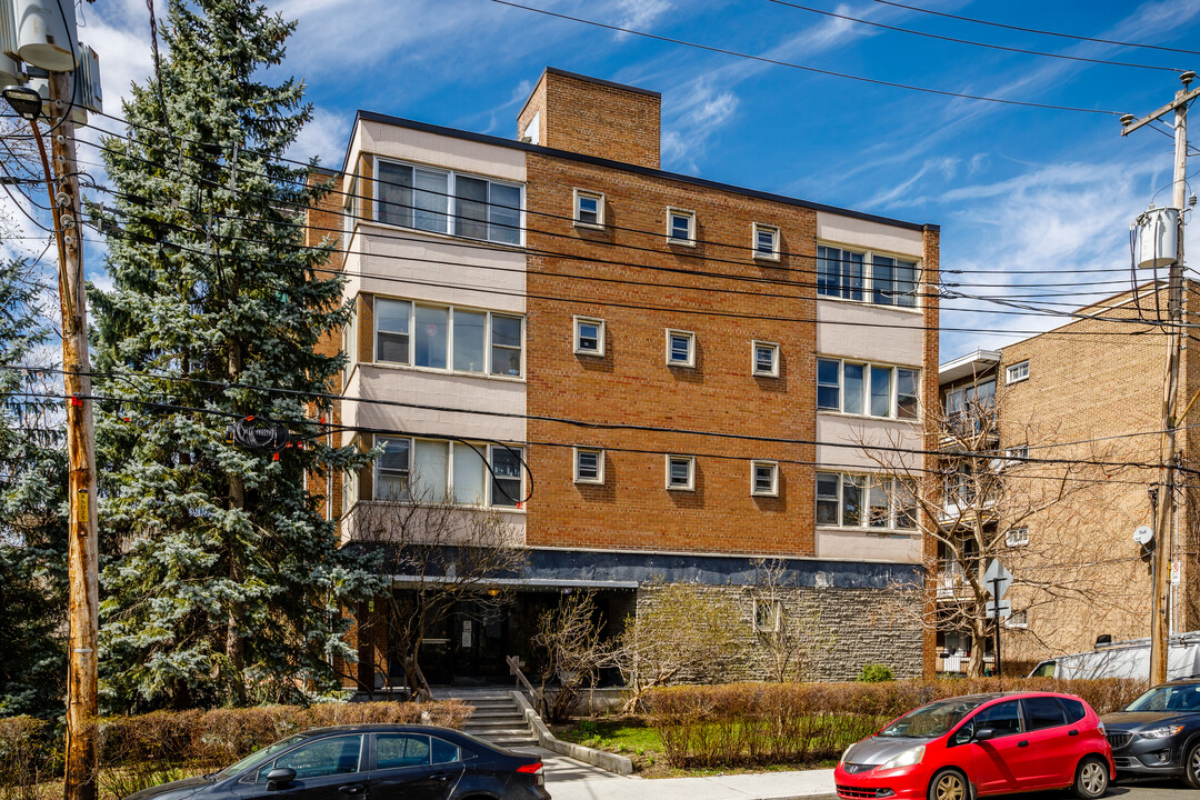 3405 Decelles Pl in Montréal, QC - Building Photo