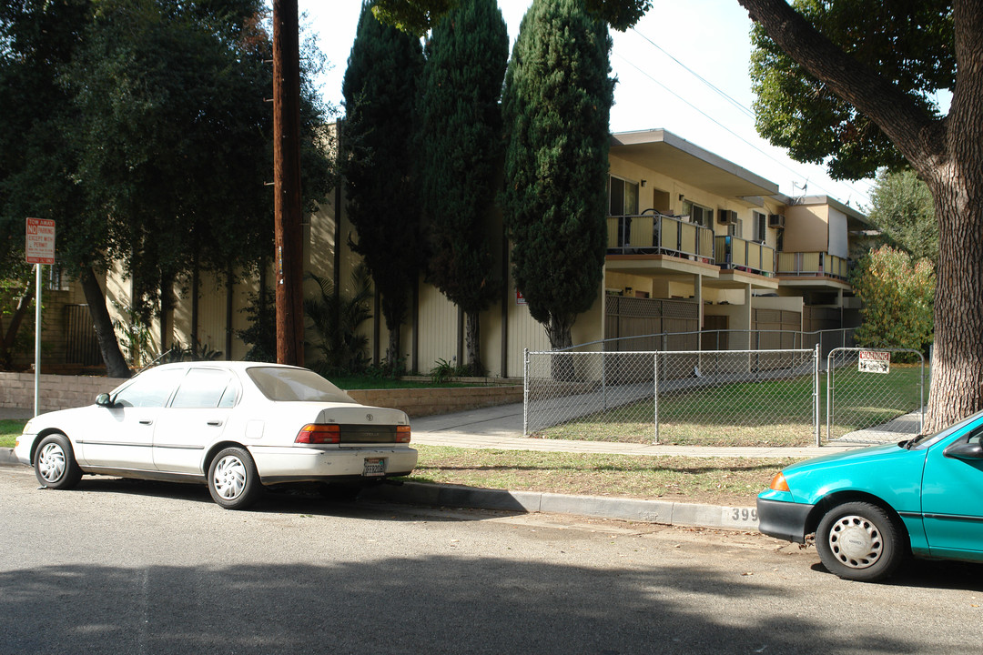 387 Mentor Ave in Pasadena, CA - Foto de edificio