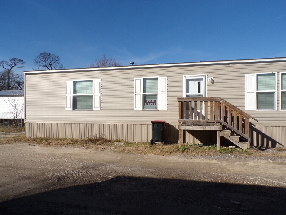 16023 Red Oak in Channelview, TX - Building Photo