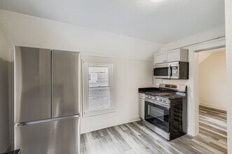 1827 Grey Ave, Unit 2 in Evanston, IL - Foto de edificio - Building Photo