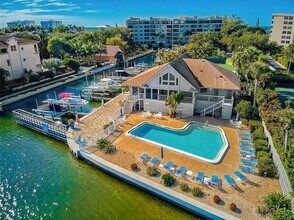 5911 Midnight Pass Rd, Unit 601 in Sarasota, FL - Building Photo - Building Photo