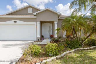 1889 Maeve Cir in West Melbourne, FL - Building Photo - Building Photo