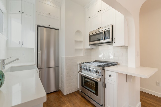 915 Manhattan Ave, Unit D in Hermosa Beach, CA - Building Photo - Building Photo