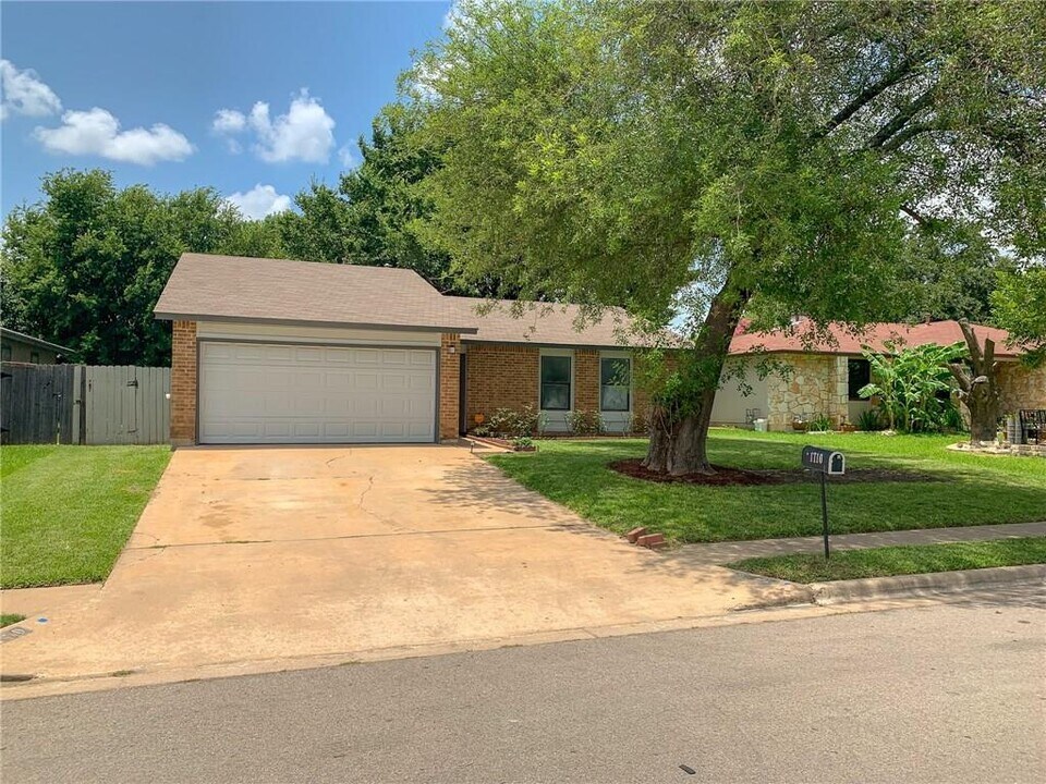 1710 Goodson Ln in Round Rock, TX - Foto de edificio