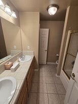 3017 Desert Ranch Way in Madera, CA - Building Photo