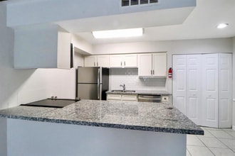 5929 Queensloch Dr in Houston, TX - Building Photo - Building Photo