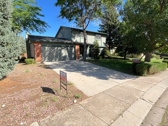 3140 Westcliff Dr W in Colorado Springs, CO - Building Photo - Building Photo