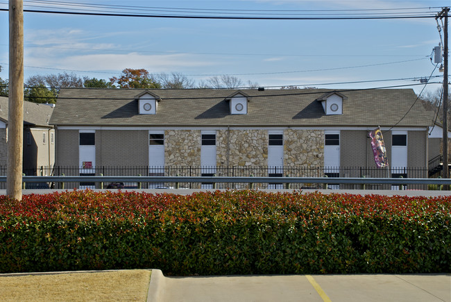 Cornerstone Apartments in Haltom City, TX - Building Photo - Building Photo