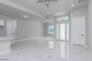 338 Hermosa Ave in Lehigh Acres, FL - Building Photo