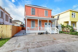 2324 Avenue P 1/2-Unit -BACK in Galveston, TX - Building Photo - Building Photo