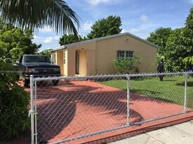 250 NW 188th St in Miami, FL - Building Photo