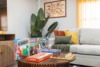 831 Patchett St in Napa, CA - Foto de edificio - Building Photo