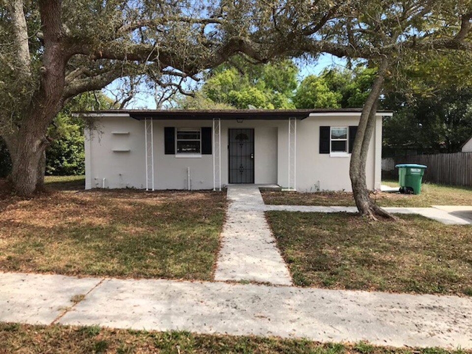 1771 Oasis Ave in Deltona, FL - Building Photo