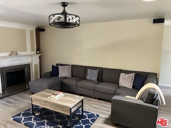 729 Kenmore Cir in Thousand Oaks, CA - Building Photo - Building Photo