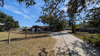 714 59th Ave Dr W in Bradenton, FL - Building Photo