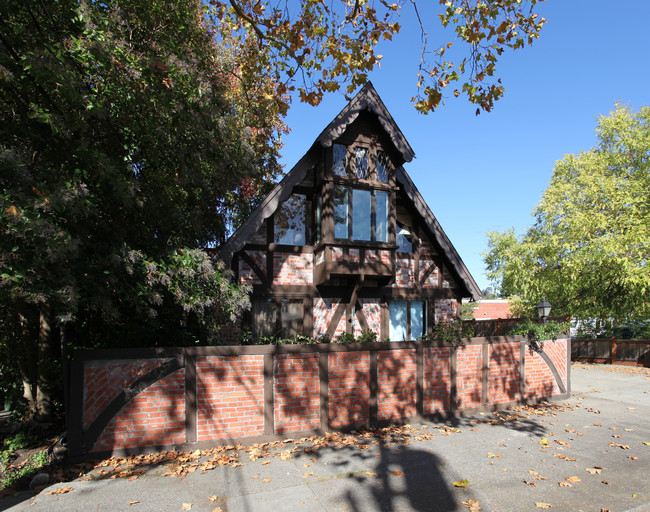 22 Belle Ave in San Anselmo, CA - Foto de edificio - Building Photo