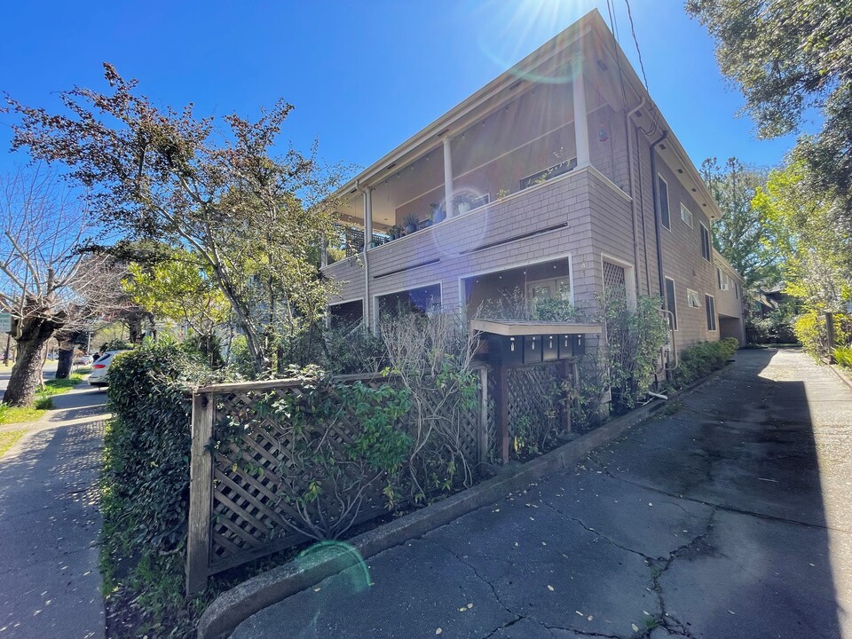 841 San Anselmo Ave in San Anselmo, CA - Building Photo