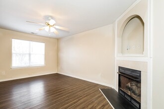 5012 St Charles Dr in Dallas, NC - Building Photo - Building Photo