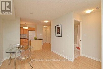 3880 Duke of York Blvd in Mississauga, ON - Building Photo - Building Photo