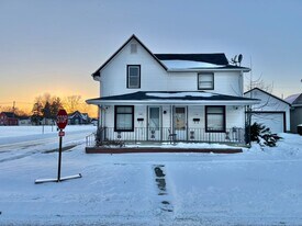 256 S 3rd St in Frankfort, IN - Building Photo