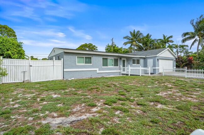2071 W Carol Cir in West Palm Beach, FL - Building Photo - Building Photo