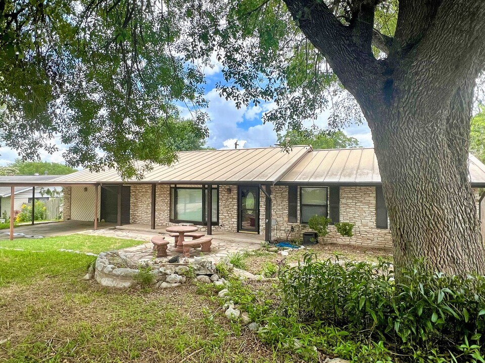 5555 Crystal Valley St in San Antonio, TX - Foto de edificio