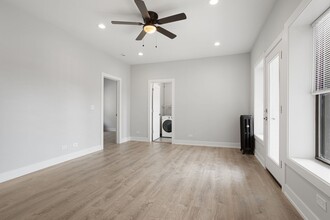 6917 N Lakewood Ave, Unit 2 in Chicago, IL - Foto de edificio - Building Photo