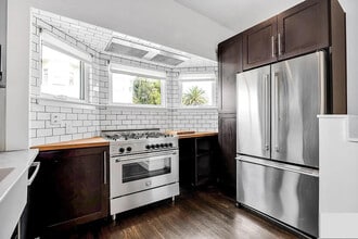 1350 Dolores St in San Francisco, CA - Foto de edificio - Building Photo