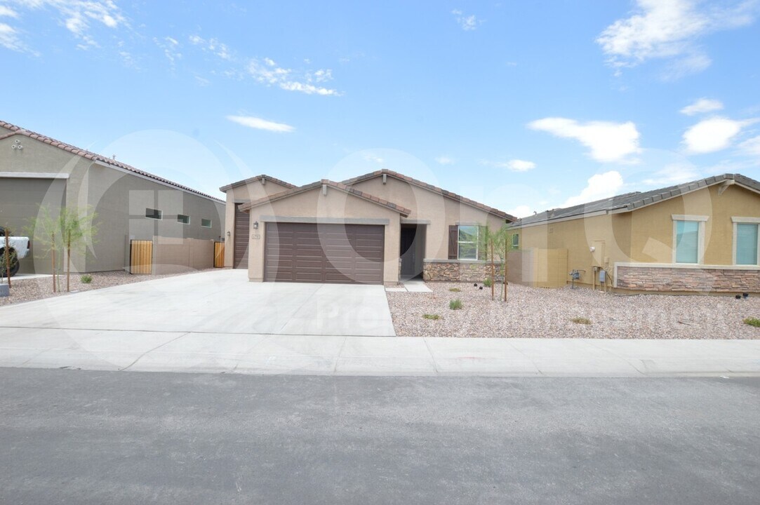4316 Suncup Dr in San Tan Valley, AZ - Foto de edificio