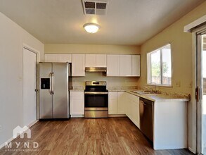 3128 W Villa Rita Dr in Phoenix, AZ - Building Photo - Building Photo