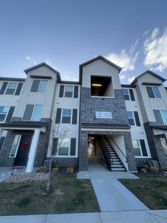 1958 N 3330 W in Lehi, UT - Building Photo