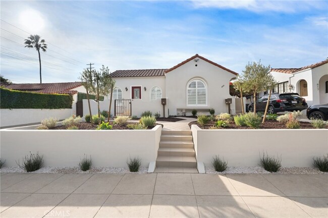 property at 809 N Gardner St
