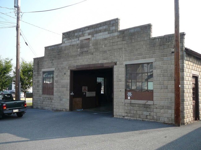 46 E Main St in Ephrata, PA - Building Photo - Building Photo