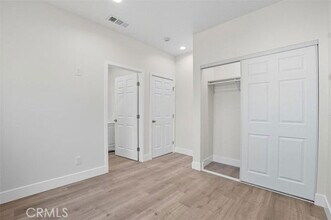 19258 Strathern St in Los Angeles, CA - Building Photo - Building Photo