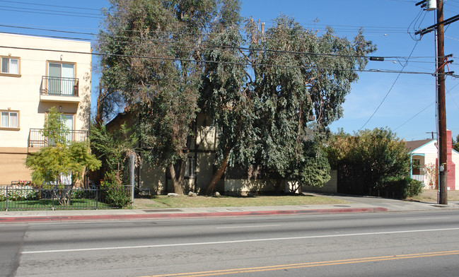 14651 Vanowen St in Van Nuys, CA - Building Photo - Building Photo