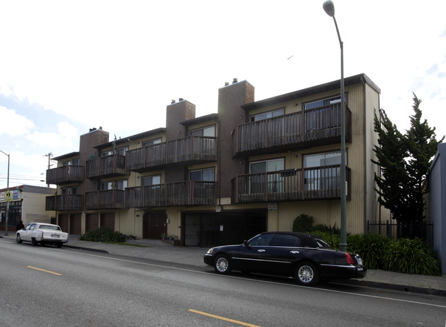2868 38th Ave in Oakland, CA - Foto de edificio - Building Photo