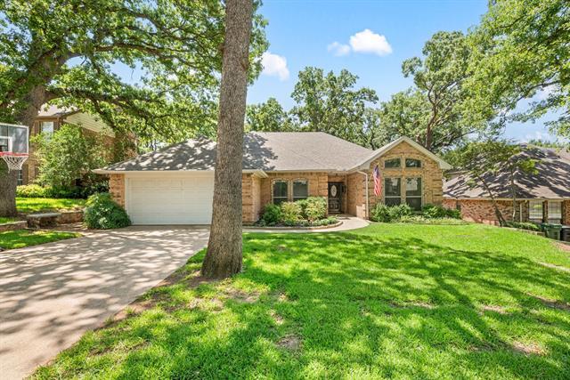 2141 Aspenwood Dr N in Grapevine, TX - Building Photo