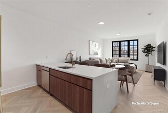 100 E Putnam Ave in Greenwich, CT - Building Photo - Building Photo